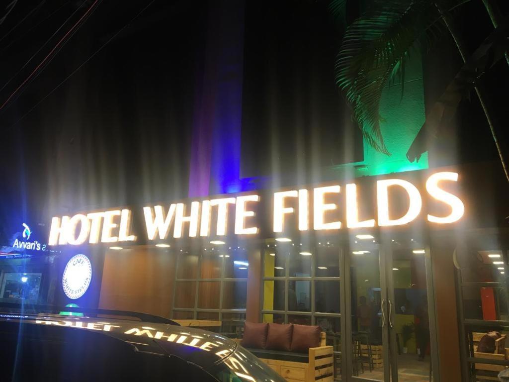 Hotel White Fields Hitec City, Hyderabad Exterior foto